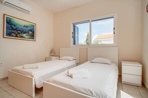 3 dormitorios, escritorio, tabla de planchar con plancha y wifi