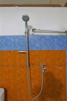 Habitación doble | Baño | Ducha y toallas