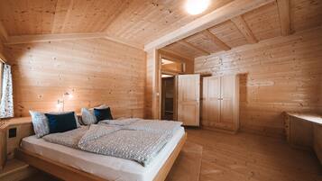 4 Schlafzimmer, Schreibtisch, Reisekinderbett, kostenloses WLAN