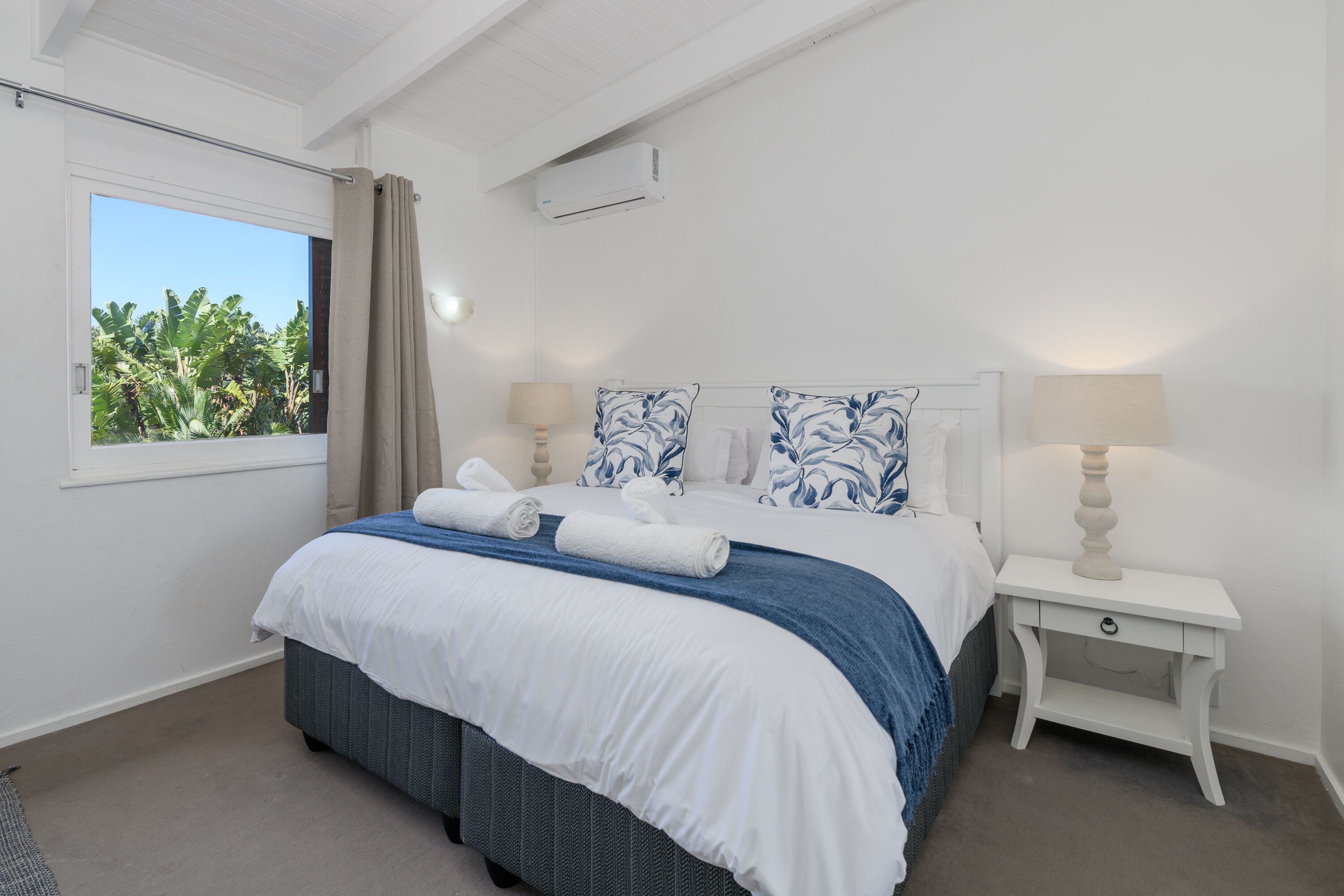 Villa superior, 4 habitaciones, vista al río | 4 habitaciones y caja de seguridad en la habitación 