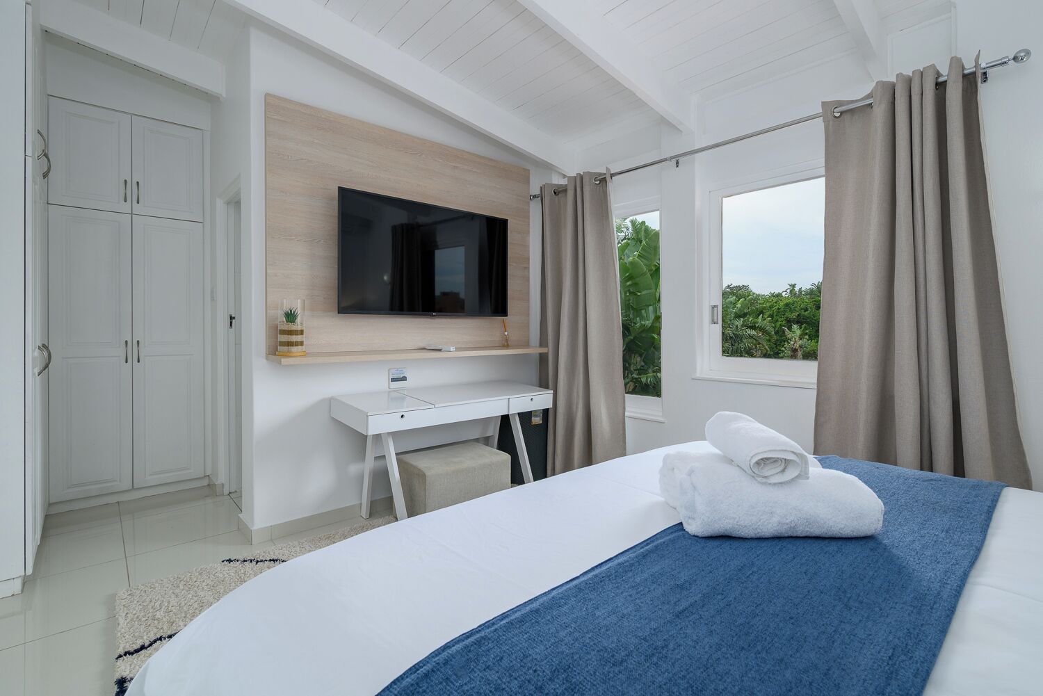 Superior Villa, 4 Bedrooms, River View | 4 bedrooms, in-room safe, iron/ironing board, free wired Internet