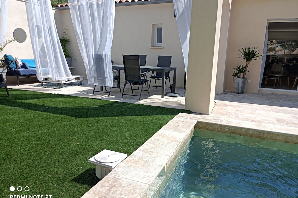 Near Uzes New villa with private pool, air conditioning