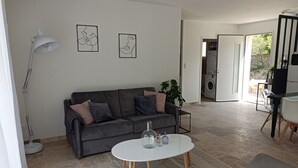Smart TV - Near Uzes Mons Villa new private pool, Air conditioned Web. ecrin de samuel (Uzès)