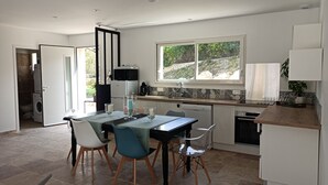 Coffee/tea maker, fridge, microwave, oven - Near Uzes Mons Villa new private pool, Air conditioned Web. ecrin de samuel (Uzès)
