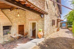 Villa | 4 bedrooms - Villa Il Castello in Ortignano Raggiolo (Ortignano Raggiolo)