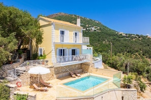 2 bedrooms - Villa Sunrise in Nisaki (Corfu)