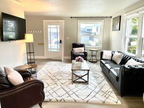 Smart TV - Central duplex with 3 bed/2bth near Hough Park (Vancouver)