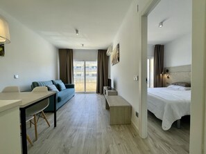 1 chambre, fer et planche à repasser, Wi-Fi gratuit, draps fournis