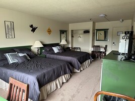 Escritorio, wifi gratis y ropa de cama 