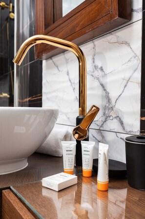 House, 2 Bedrooms, Fireplace | Bathroom | Shower, towels - Dom Poziomkowa 41B (Pruszcz Gdanski)