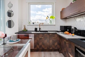 House, 2 Bedrooms, Fireplace | Private kitchen | Microwave, coffee/tea maker, electric kettle, freezer - Dom Poziomkowa 41B (Pruszcz Gdanski)