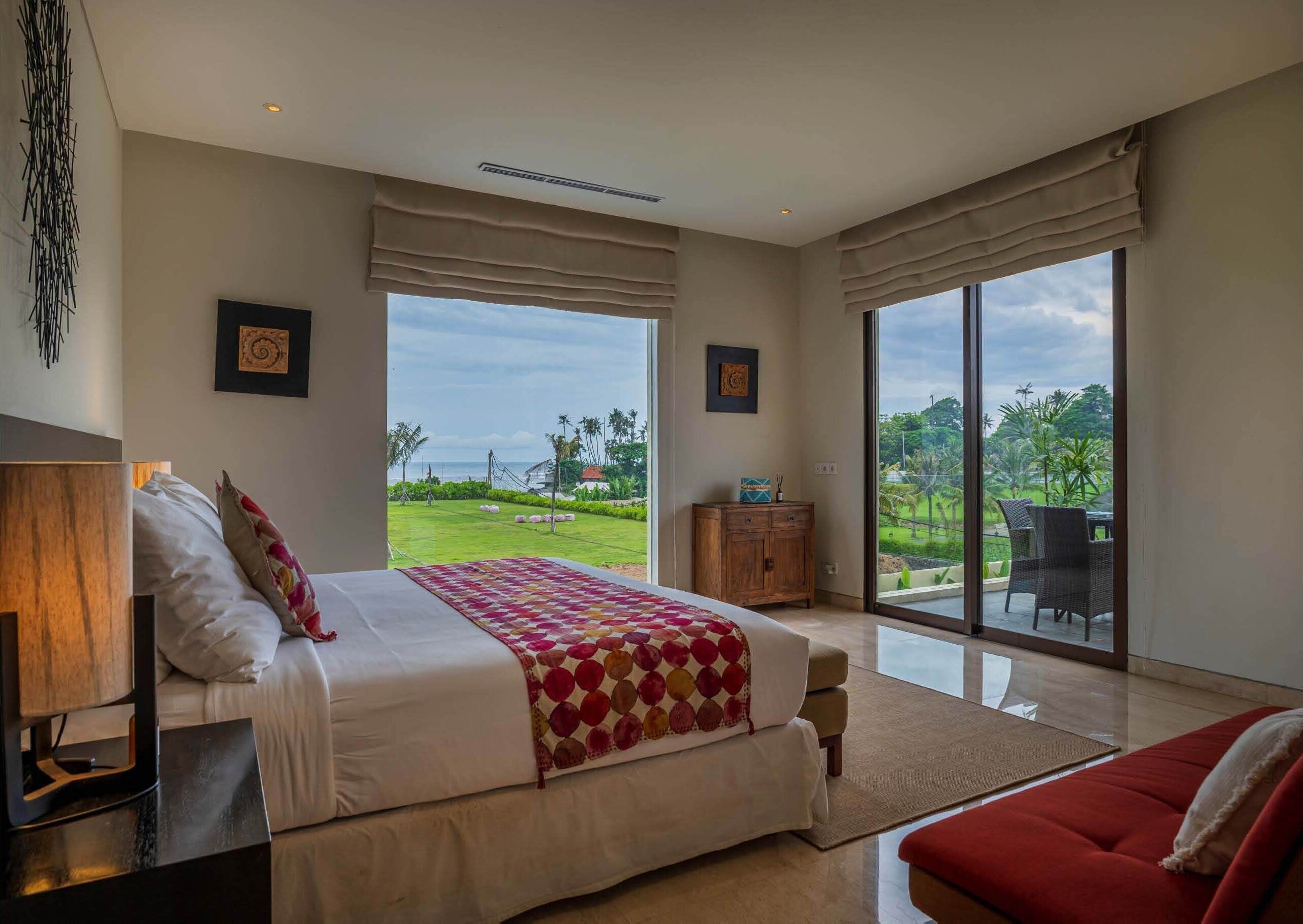 Svarga 3 Bed Beachfront Brand New Stylish Private Pool Villa, Lawn & Gazebo