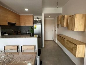 Fridge, microwave, dishwasher, coffee/tea maker - Comfortable flat with pool in Roses AV-21 (Rosas / Roses)