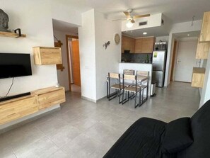 TV - Comfortable flat with pool in Roses AV-21 (Rosas / Roses)