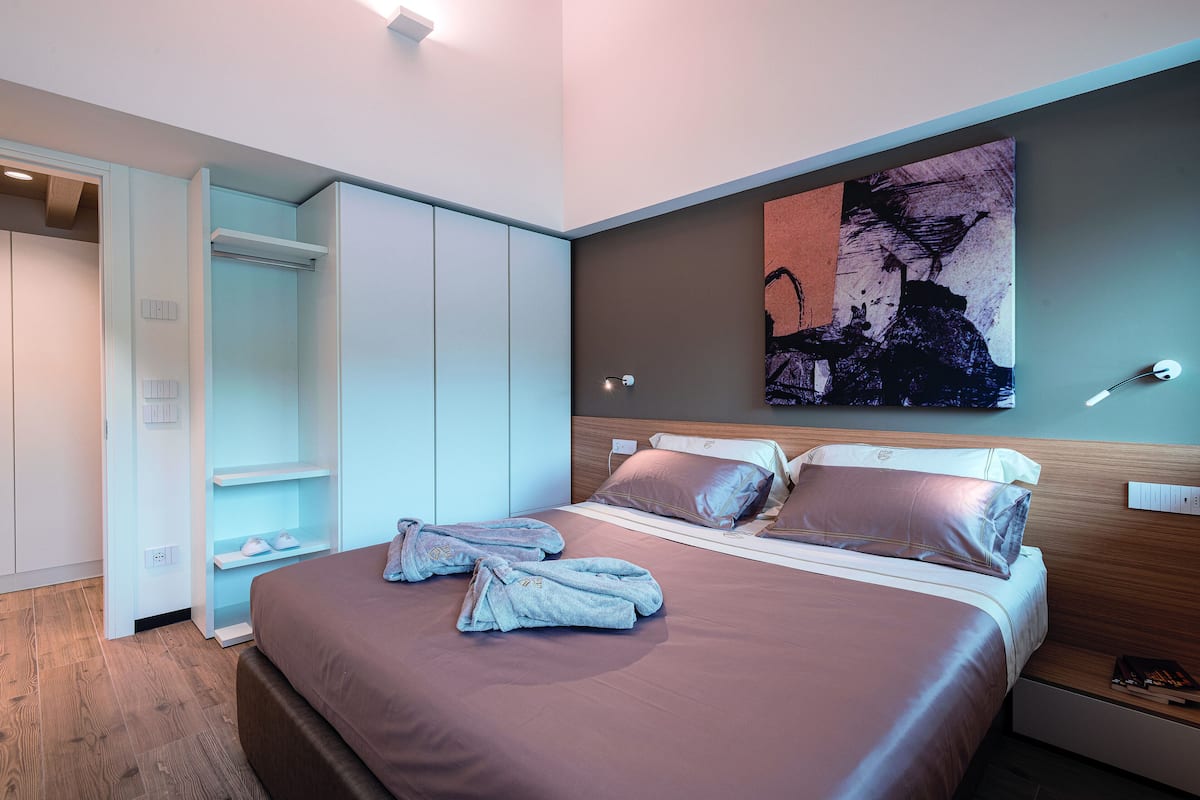 Luxe appartement | 1 slaapkamer, luxe beddengoed, donzen dekbedden, een minibar