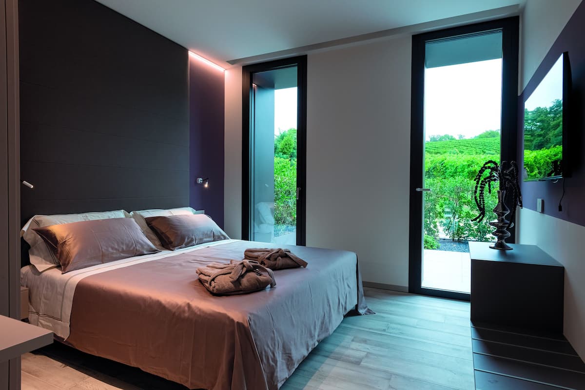 Luxe appartement | 1 slaapkamer, luxe beddengoed, donzen dekbedden, een minibar