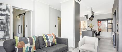 Apartamento City | Zona de estar | Una televisión de pantalla plana, Netflix, servicios de streaming