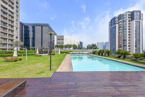 Outdoor pool - Westpoint 64 (Sandton)