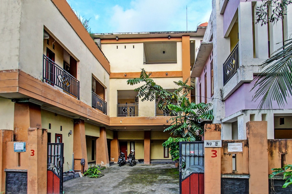 OYO 91845 V_ar House
