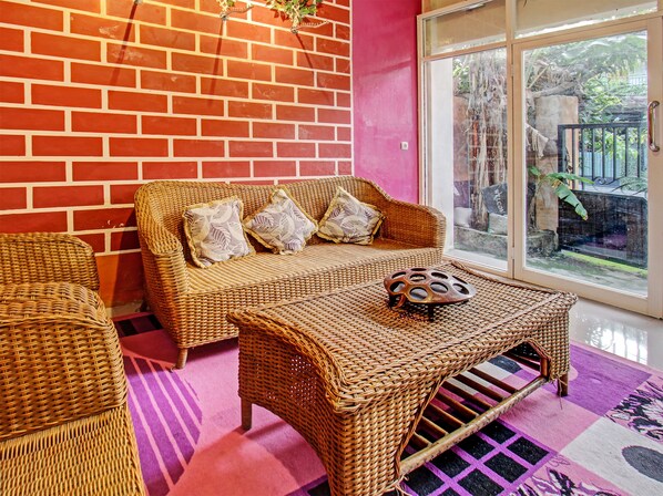 Lobby - OYO 91845 V_ar House Near Pantai Tanjung Bias (Janapria)