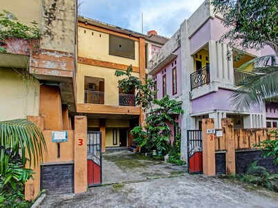 OYO 91845 V_ar House Near Pantai Tanjung Bias