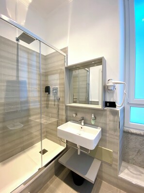 Deluxe Double Room | Bathroom - THE ONE - SUN 'n SEA ROOMS (La Spezia)