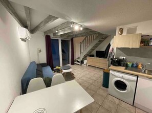 Interior - 10min from the beach - F3 apartment with garden and swimming pool (Béziers)