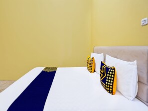 Double Room | Bed sheets - Hotel O Raffa Residence Syariah (Surabaya)