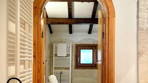 Suite studio | Salle de bain | Articles de toilette (gratuits), séchoir à cheveux