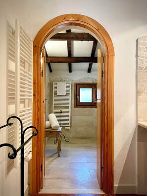 Studio Suite | Bathroom | Free toiletries, hair dryer