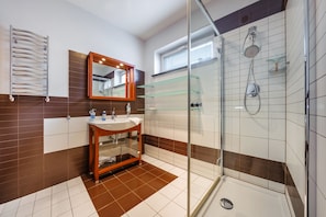Apartment (12B/4) | Badezimmer | Haartrockner, Handtücher