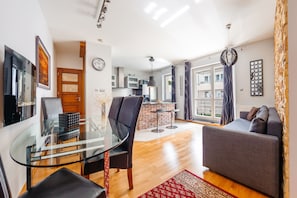 Căn hộ (12B/4) | Khu vực ăn uống tại phòng