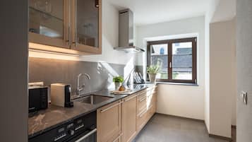 Classic Daire, 2 Yatak Odası, Balkon | Özel mutfak | Tam boy buzdolabı, set üstü ocak, bulaşık makinesi