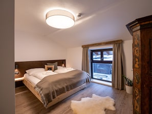 Classic Condo, 2 Bedrooms, Balcony, City View
