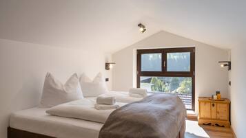 เอ็กซ์คลูซีฟเพนท์เฮาส์, 2 ห้องนอน, ลานระเบียง, วิวภูเขา | 2 ห้องนอน, เครื่องนอนระดับพรีเมียม, ห้องพักตกแต่งอย่างมีเอกลักษณ์