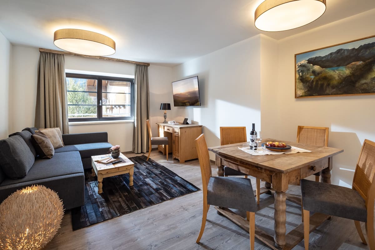 Classic Condo, 2 Bedrooms, Balcony | Living area