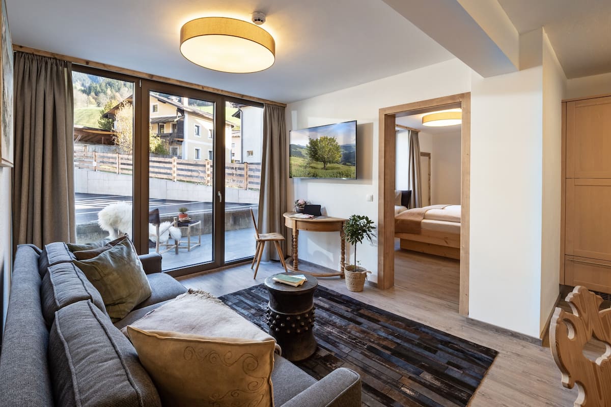 Family Condo, 2 Bedrooms, Courtyard View | Living area