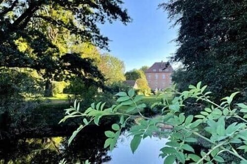 To complete, Gutshaus Gottin