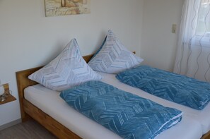 2 Schlafzimmer, Reisekinderbett, kostenloses WLAN, Bettwäsche