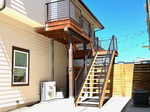 Bright, Beautiful & Dog Friendly Steps to Old Town