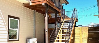 Bright, Beautiful & Dog Friendly Steps to Old Town