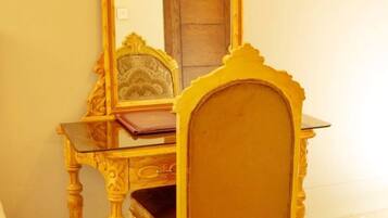 Deluxe Twin Room | Premium bedding, minibar, desk, laptop workspace