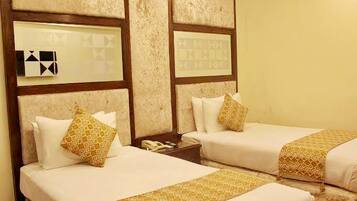 Deluxe Twin Room | Premium bedding, minibar, desk, laptop workspace