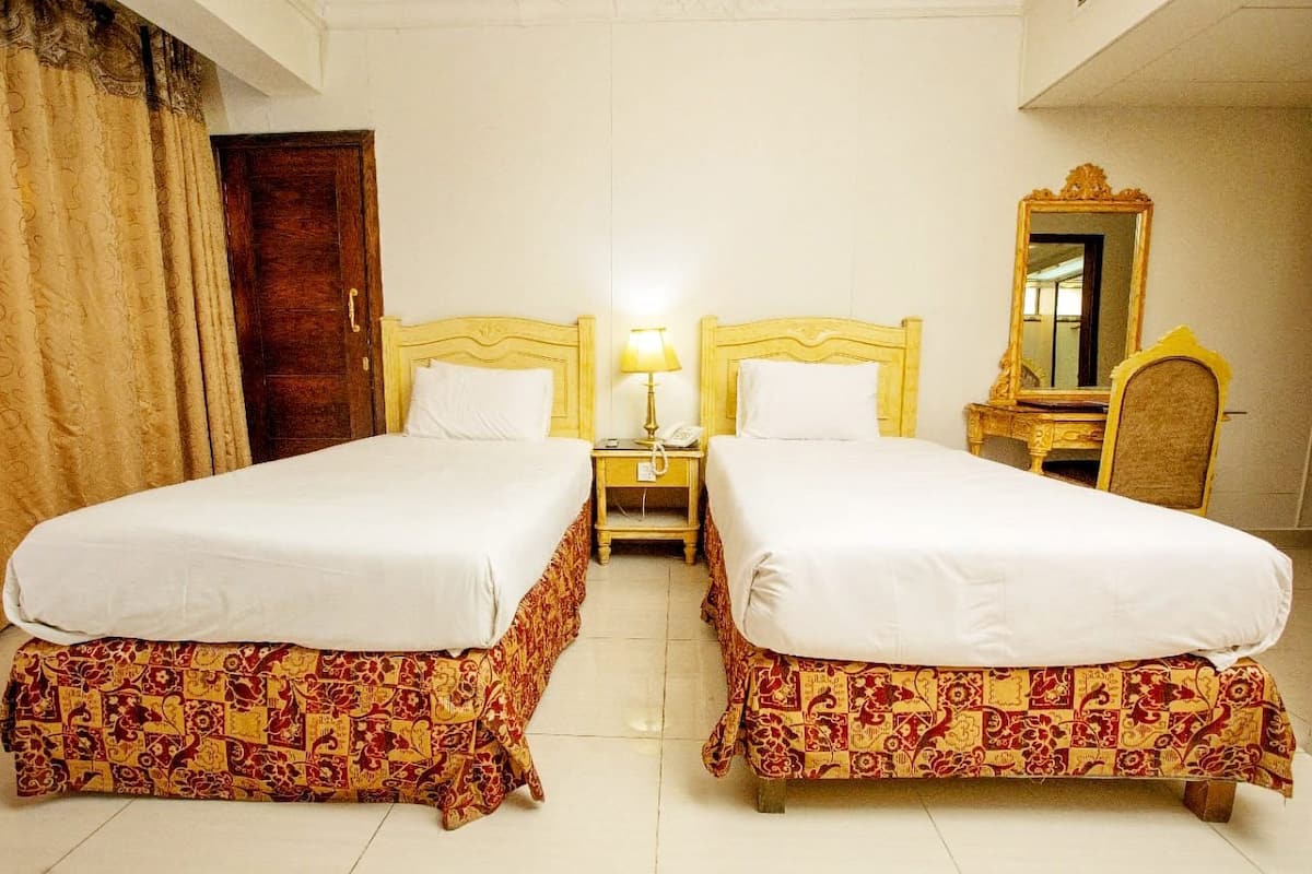 Deluxe Twin Room | Premium bedding, minibar, desk, laptop workspace