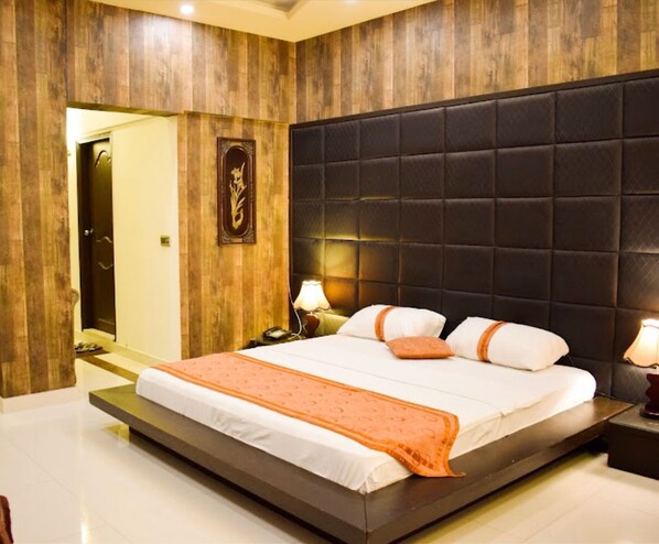 Deluxe Double Room | 1 bedroom, premium bedding, minibar, desk