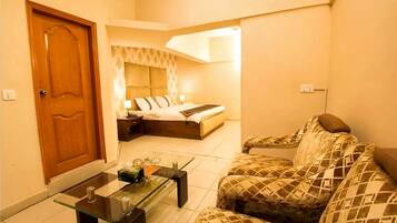 Deluxe Double Room | Premium bedding, minibar, desk, laptop workspace
