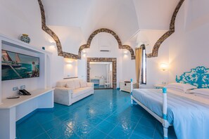 Suite Tower second floor | Minibar, in-room safe, desk, free WiFi - Grand Hotel Le Rocce (Gaeta)