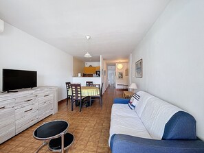 TV - T2 Apartment with Air Conditioning, Loggia and Parking in Carnon (Mauguio)