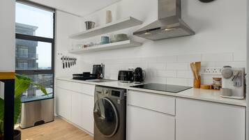 Design Apartment | Private kitchen | Fridge, microwave, oven, stovetop