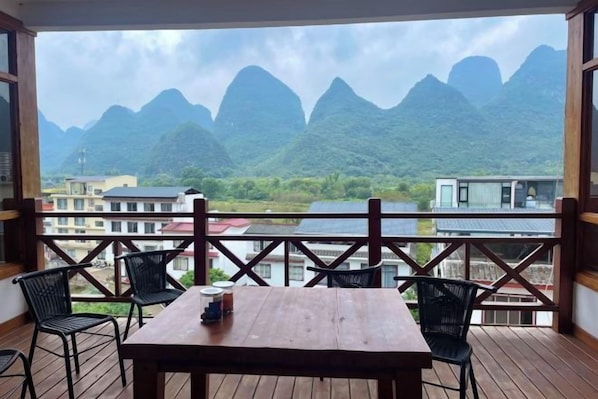 Outdoor dining - Xiaolonghe Hotel (Yangshuo Yulonghe Scenic Area) (Yangshuo)